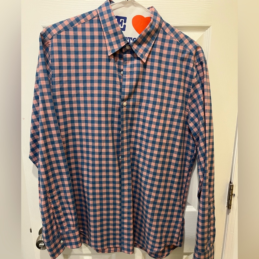 J crew slim fit men’s button down, excellent condition.